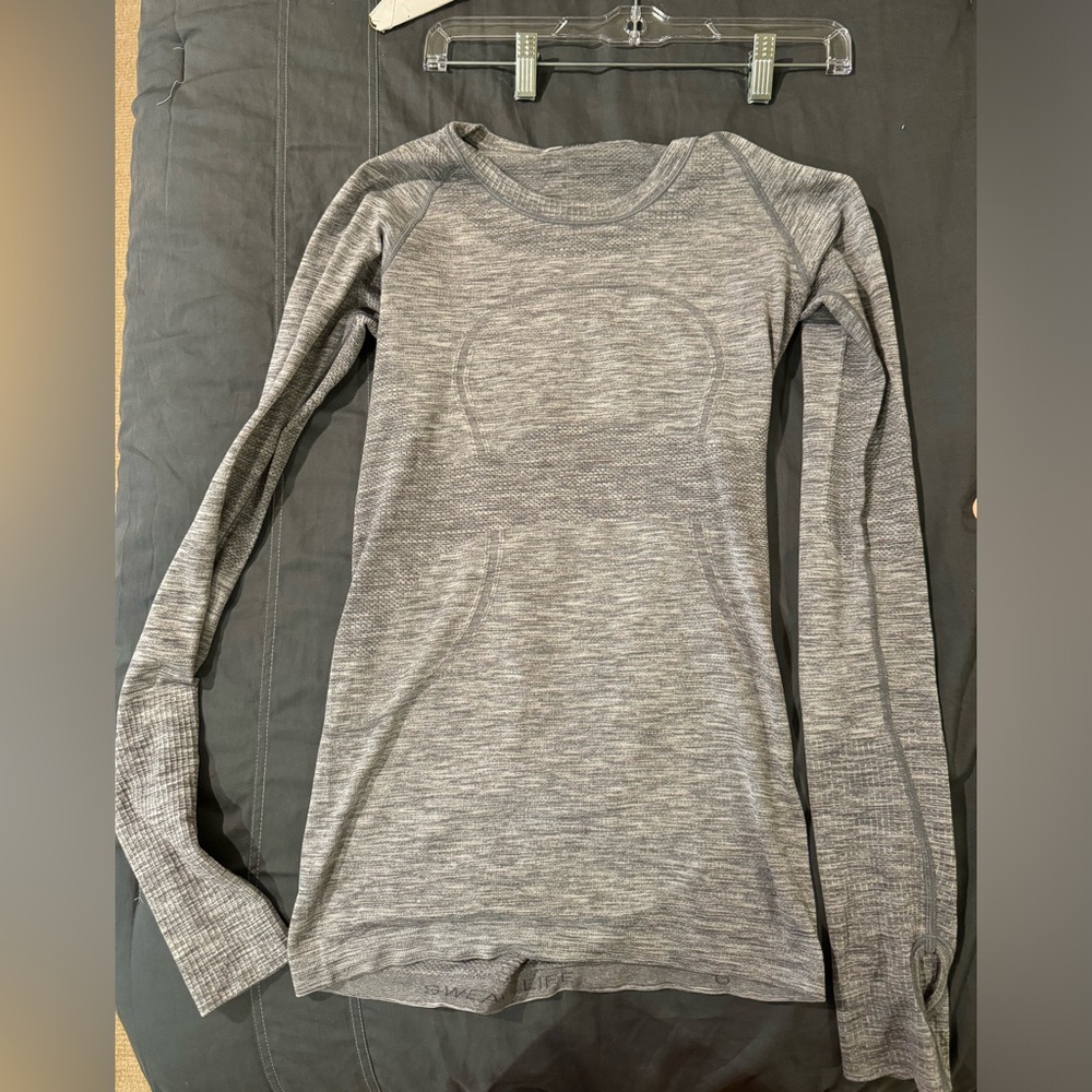 Lululemon Swiftly Tech Long-Sleeve Shirt 2.0
Hip Length in Slate/white